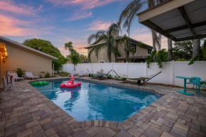 Pickleball~ Pool~ Game Room~ 5 min to Beach